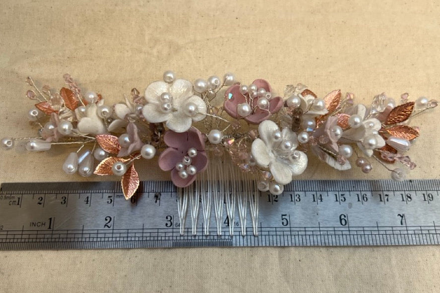 Tocado Flores hojas perlas cristales