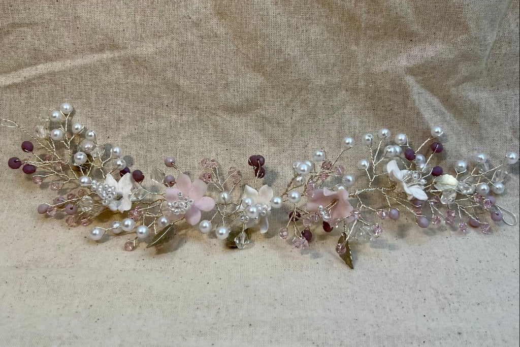 Tocado tipo enredadera flores azahar rosa blanco lila