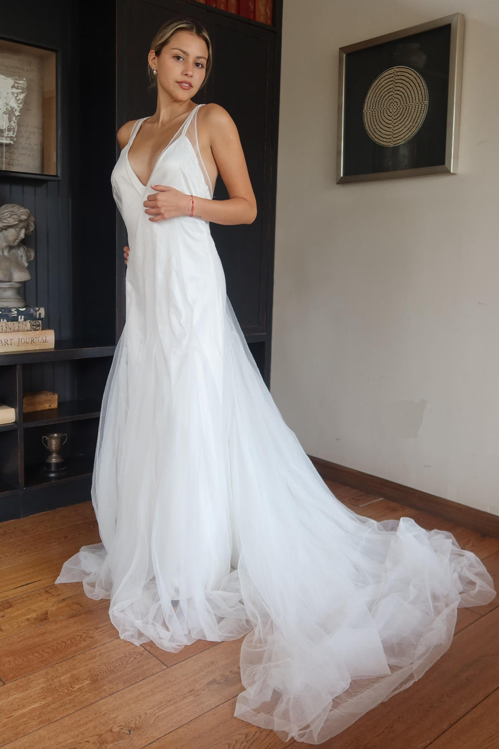 Sobrevestido Vera Wang White – Tul Etéreo de Múltiples Usos