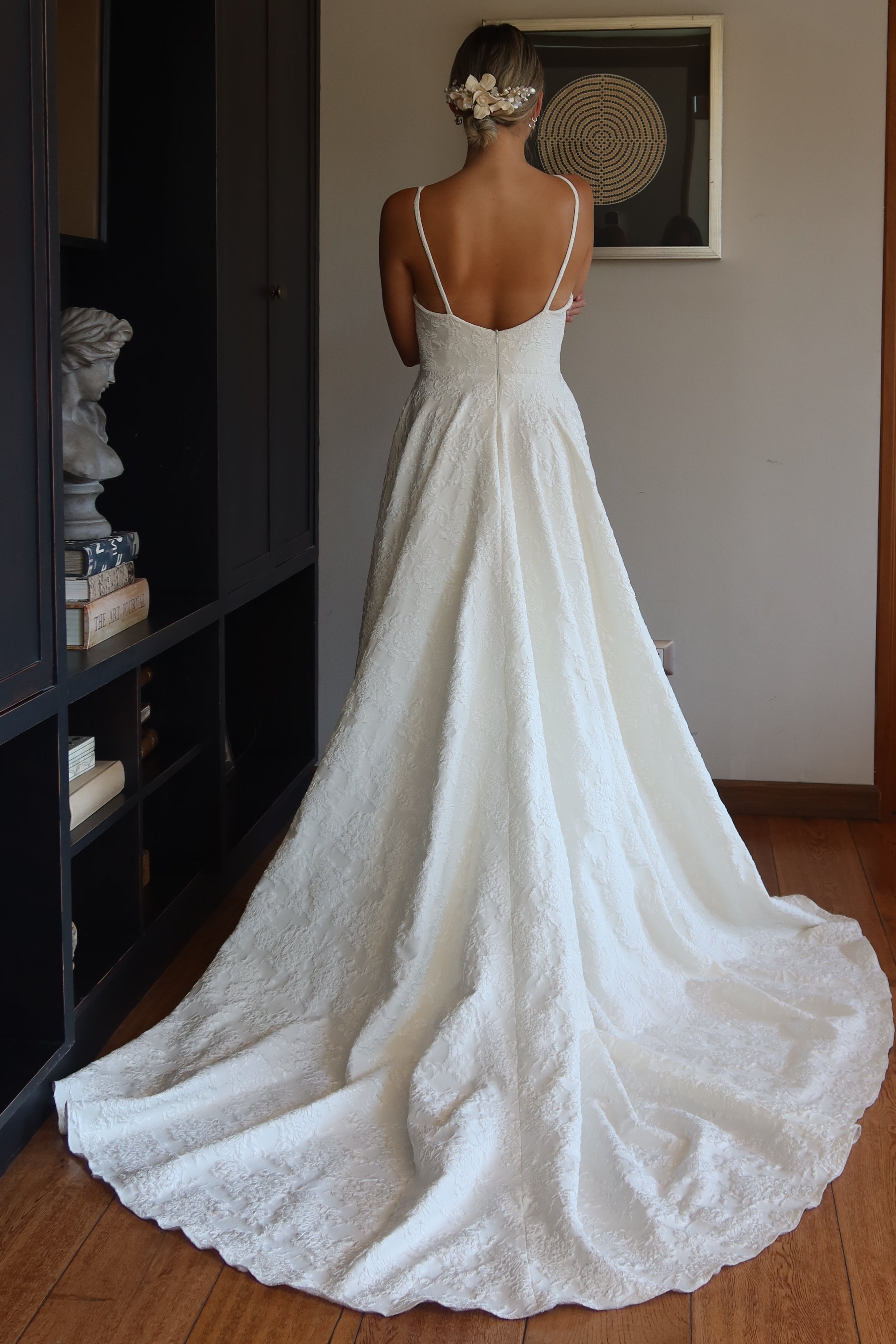 Felicia – Brocato Floral con Escote en V