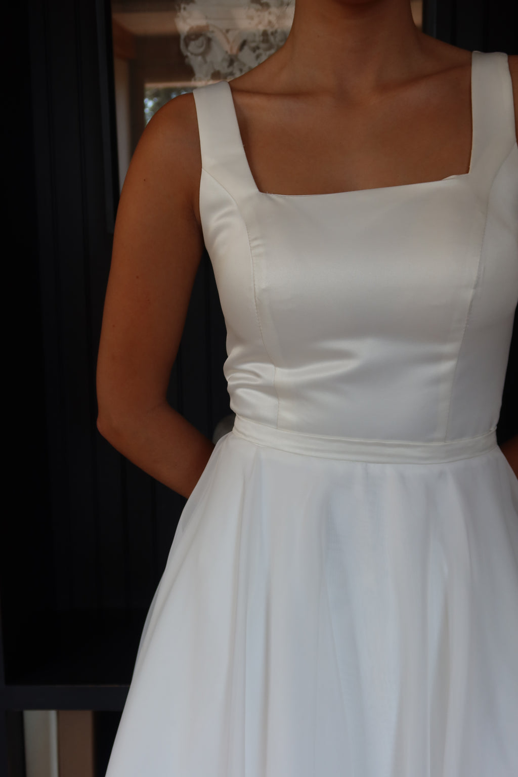 Frida – Corte A en Raso y Organza