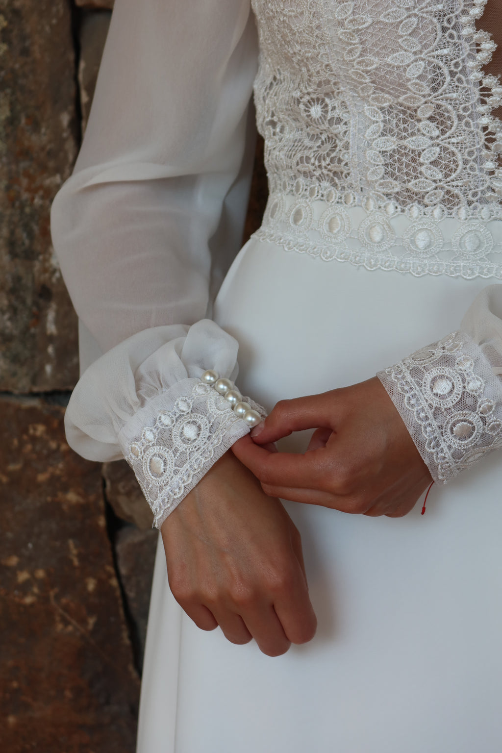 Florencia – Escote en V con Encaje y Manga Larga Romántica