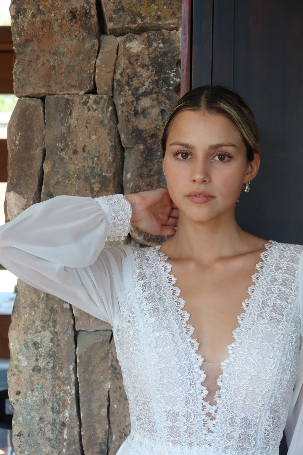 Florencia – Escote en V con Encaje y Manga Larga Romántica