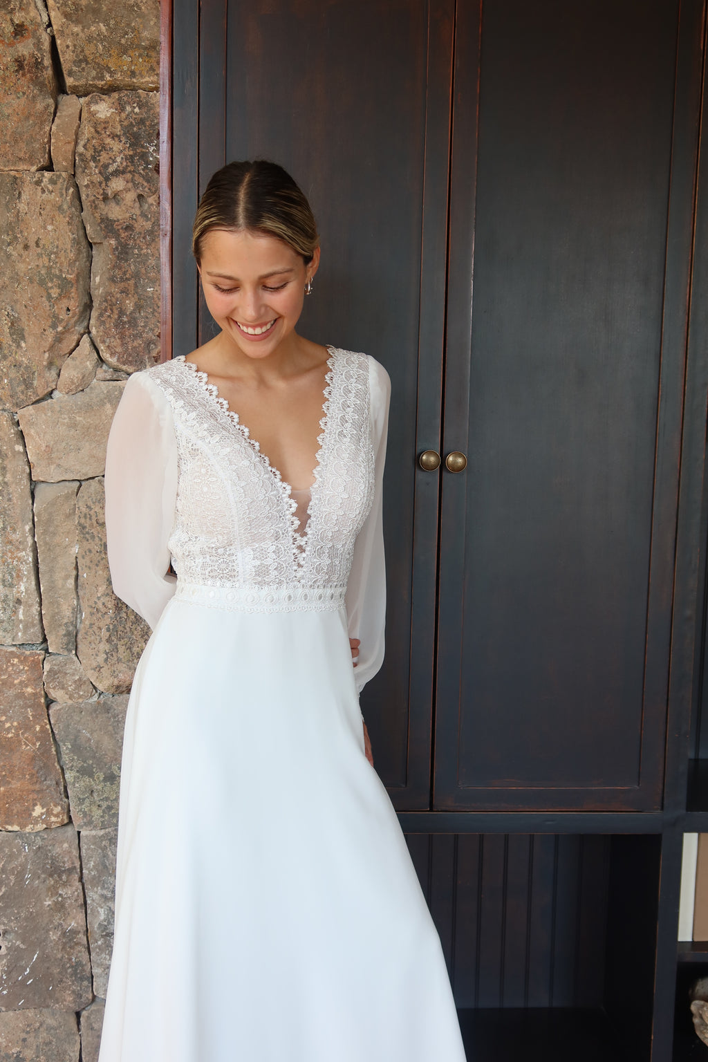 Florencia – Escote en V con Encaje y Manga Larga Romántica