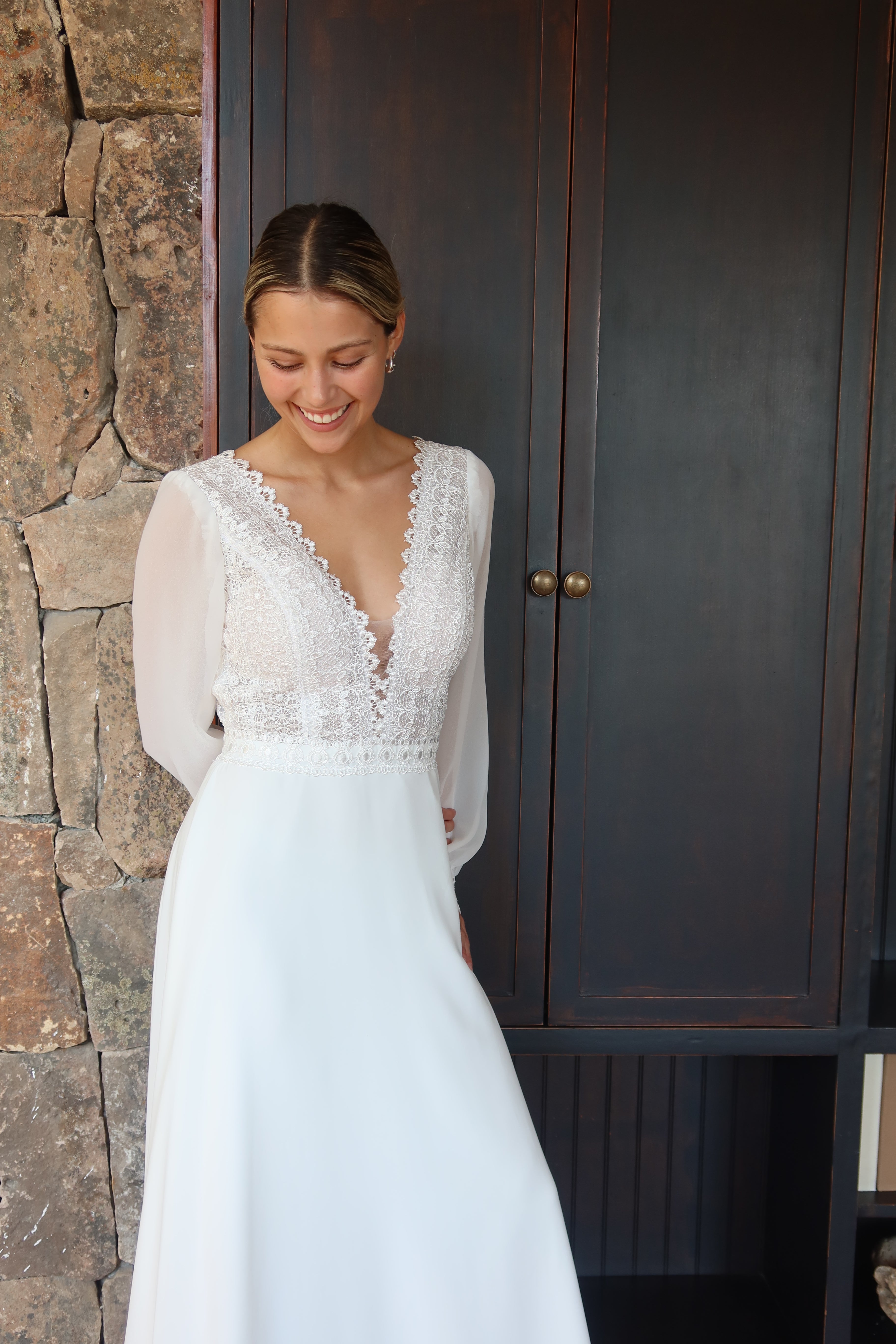 Florencia – Escote en V con Encaje y Manga Larga Romántica